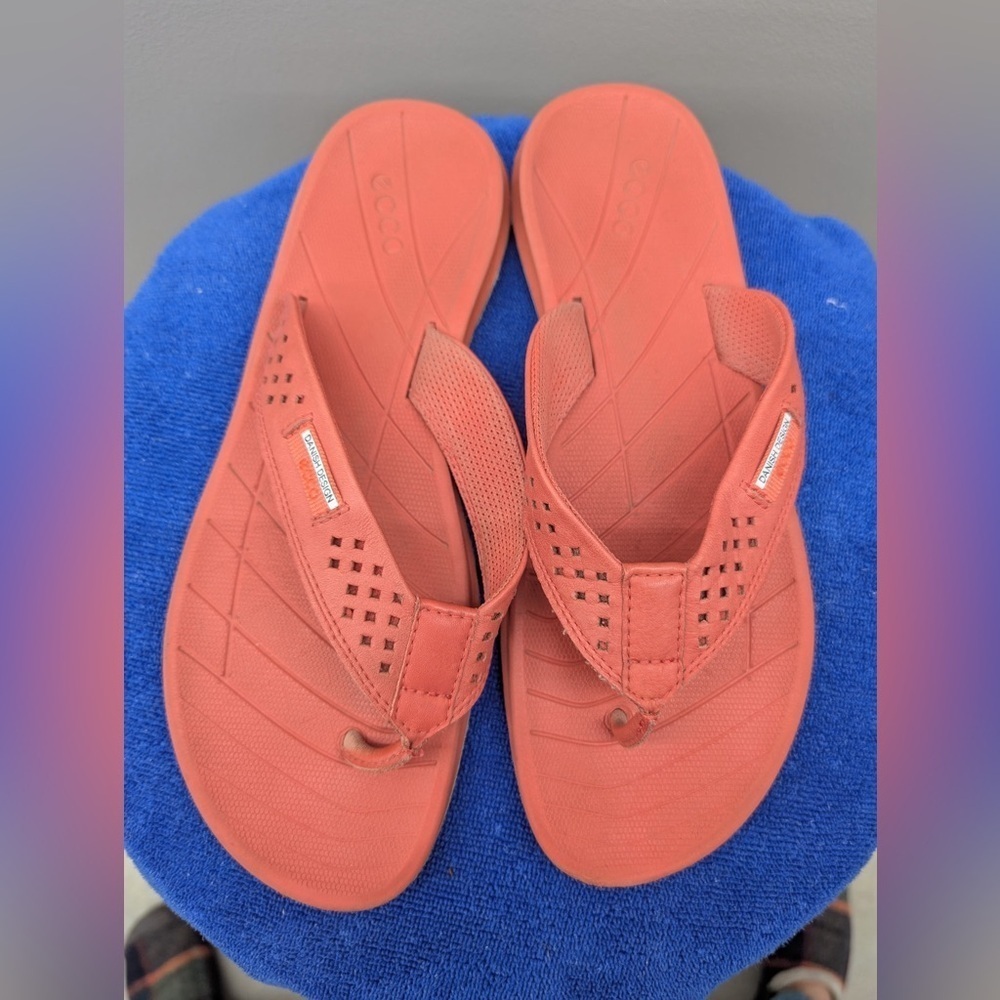 ECCO intrinsic Toffel thong Sandal, Coral Blush, Size Eu40 Women’s size 9